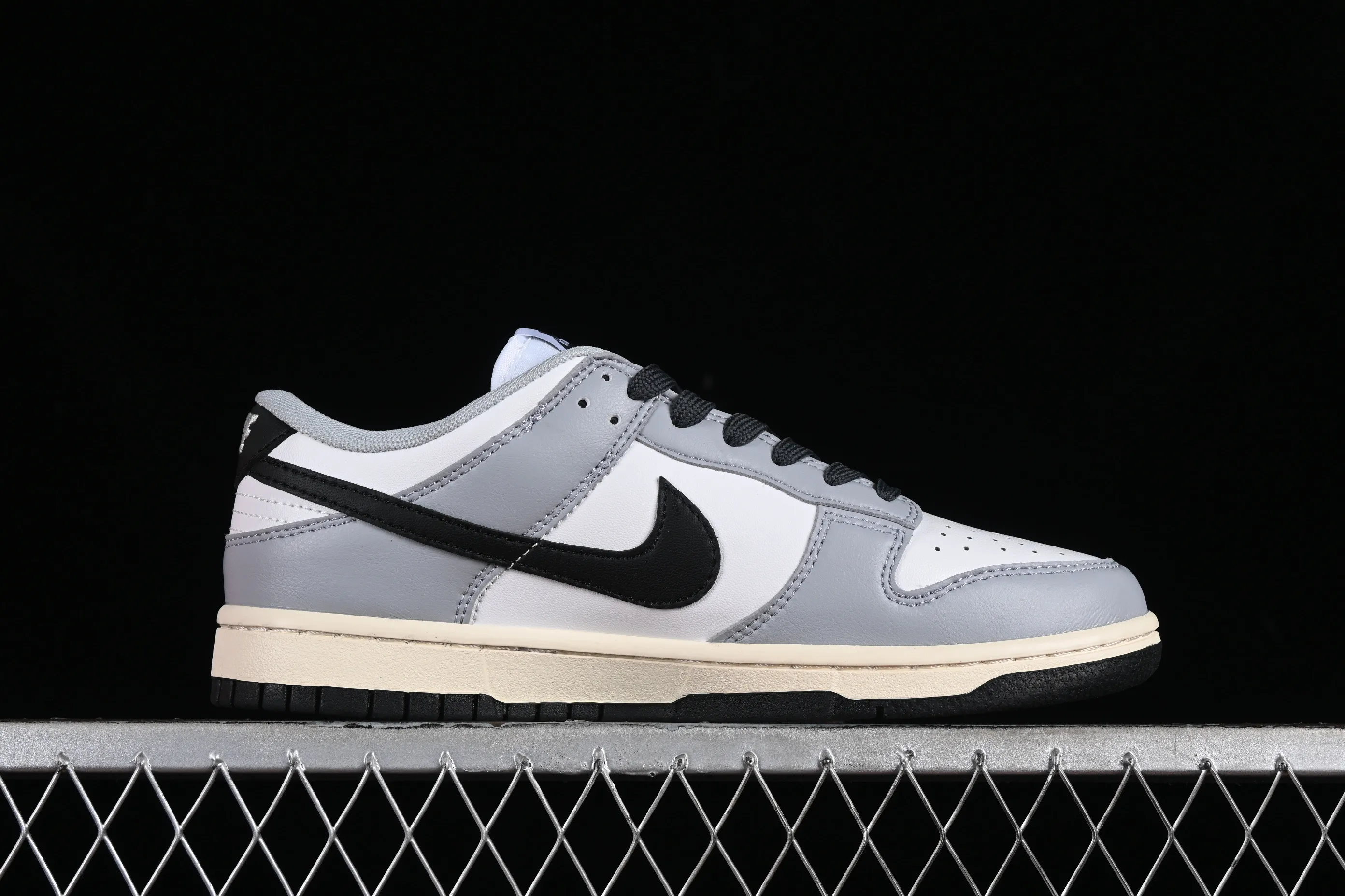 All Categories Nk SB Dunk Series Nk SB Dunk Low Low-top Sneakers Special Price Nk Dunk Low "Light Smoke Grey" White Gray SB Low-top Sports and Leisure Sneakers DD1503-117